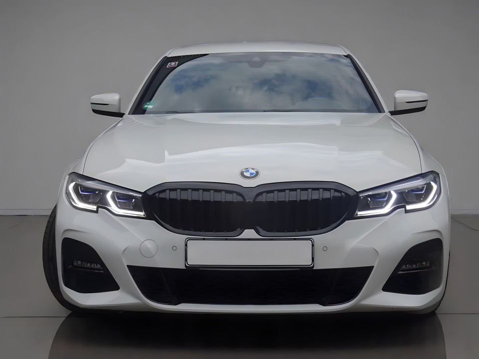 BMW Seria 3 330i xDrive M-Sport (2)