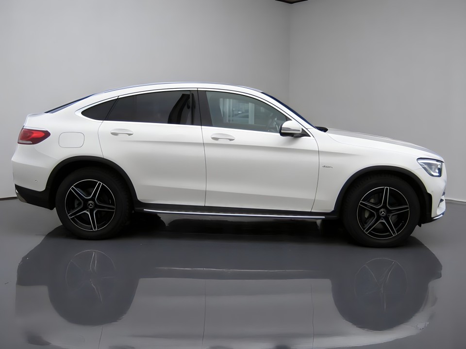 Mercedes-Benz GLC Coupe Mercedes-Benz GLE Coupe 300d 4MATIC AMG Line (2)