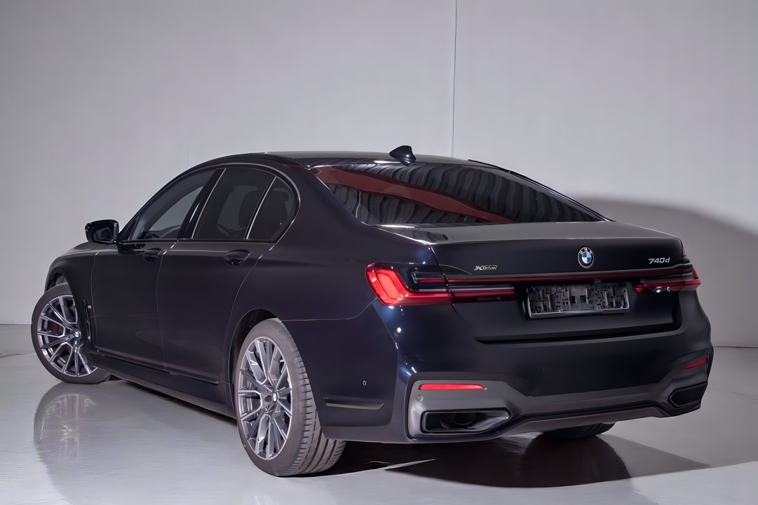 BMW Seria 7 740d xDrive M-Sport (3)