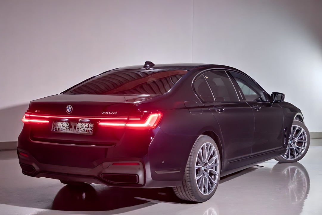 BMW Seria 7 740d xDrive M-Sport (2)
