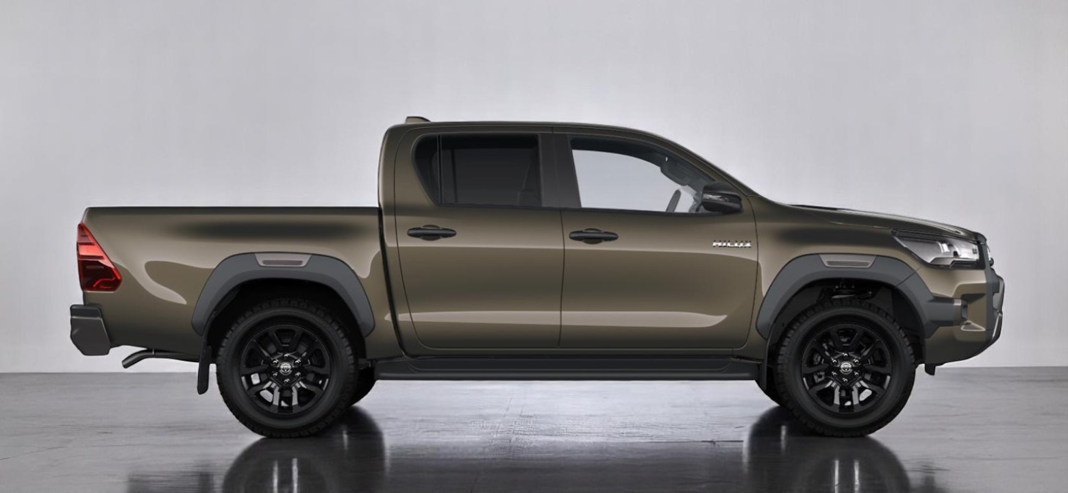 Toyota Hilux 2.8D AT MHEV Invincible (2)