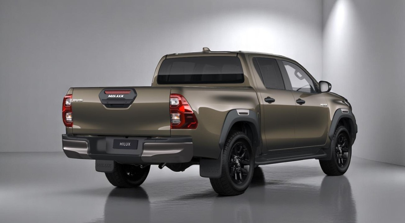 Toyota Hilux 2.8D AT MHEV Invincible (3)