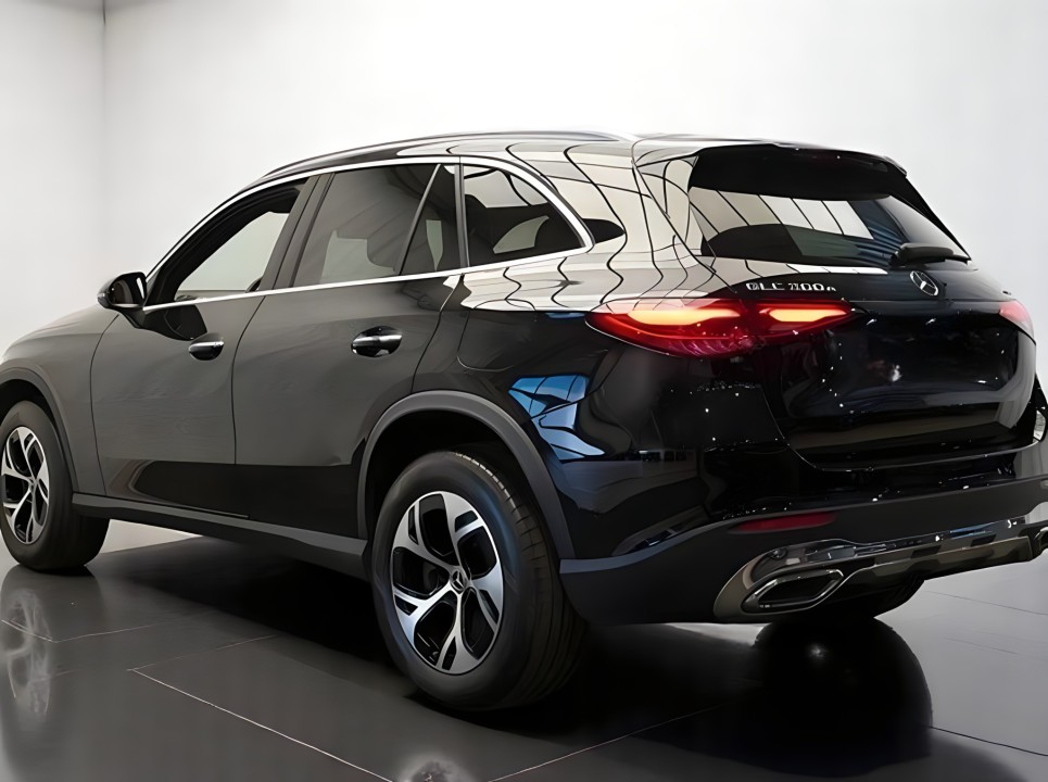 Mercedes-Benz GLC 300e 4MATIC Avantgarde (4)