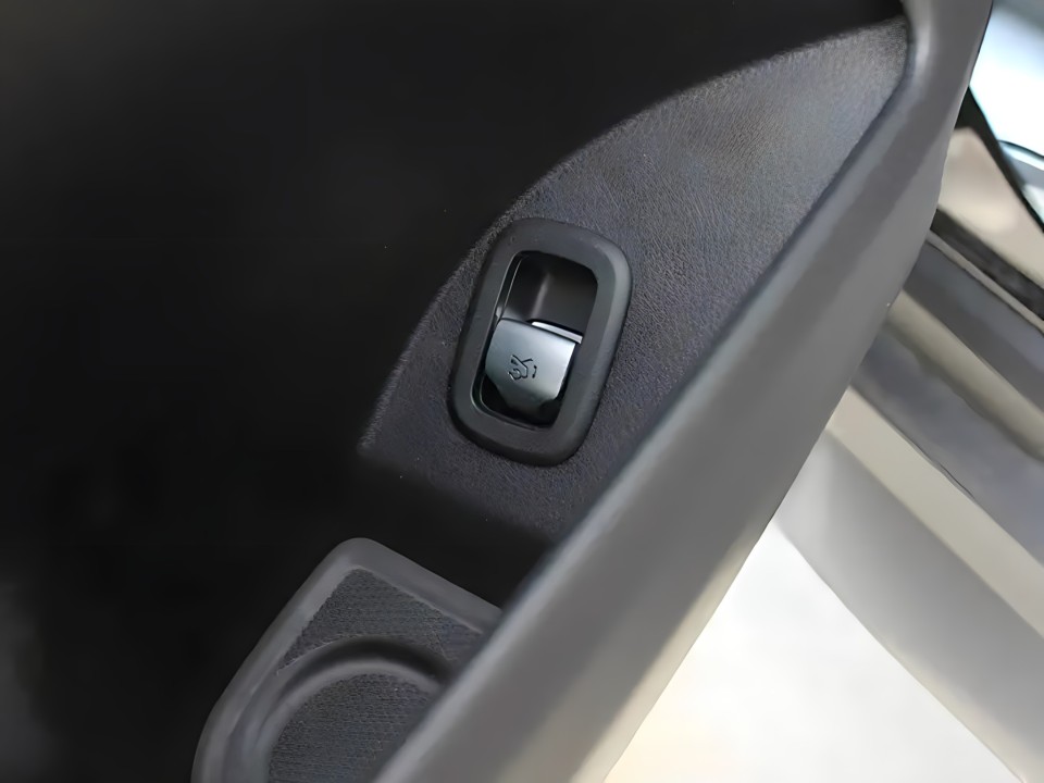 Mercedes-Benz GLC 200 4MATIC - foto 38