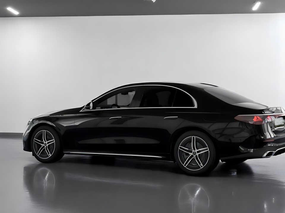 Mercedes-Benz E 300eAMG Line (4)