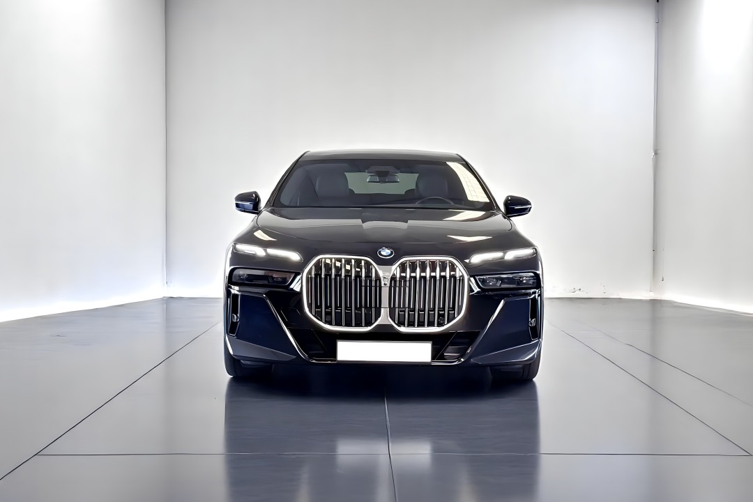 BMW Seria 7 750e xDrive (2)