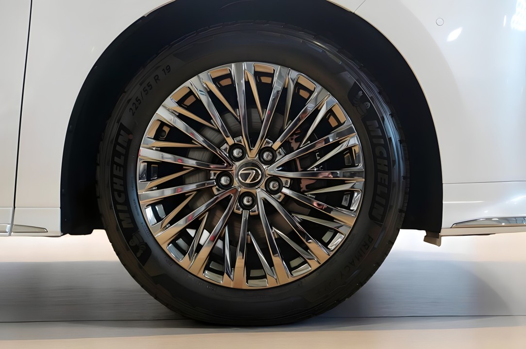 Lexus LM 350h Luxury - foto 18