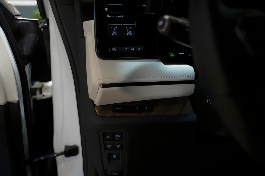 Lexus LM 350h Luxury - foto 14