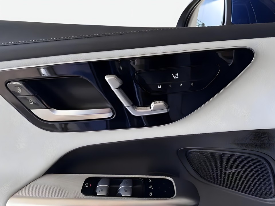 Mercedes-Benz GLC 200 4MATIC AMG LINE - foto 12