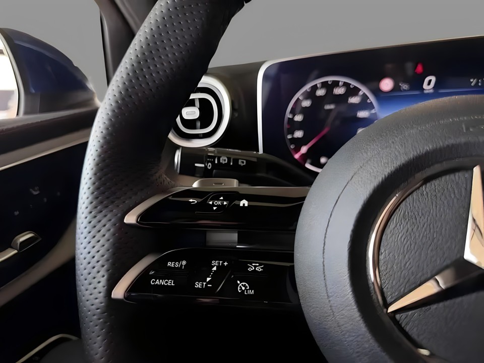 Mercedes-Benz GLC 200 4MATIC AMG LINE - foto 9