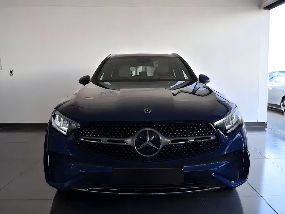 Mercedes-Benz GLC 200 4MATIC AMG LINE (2)