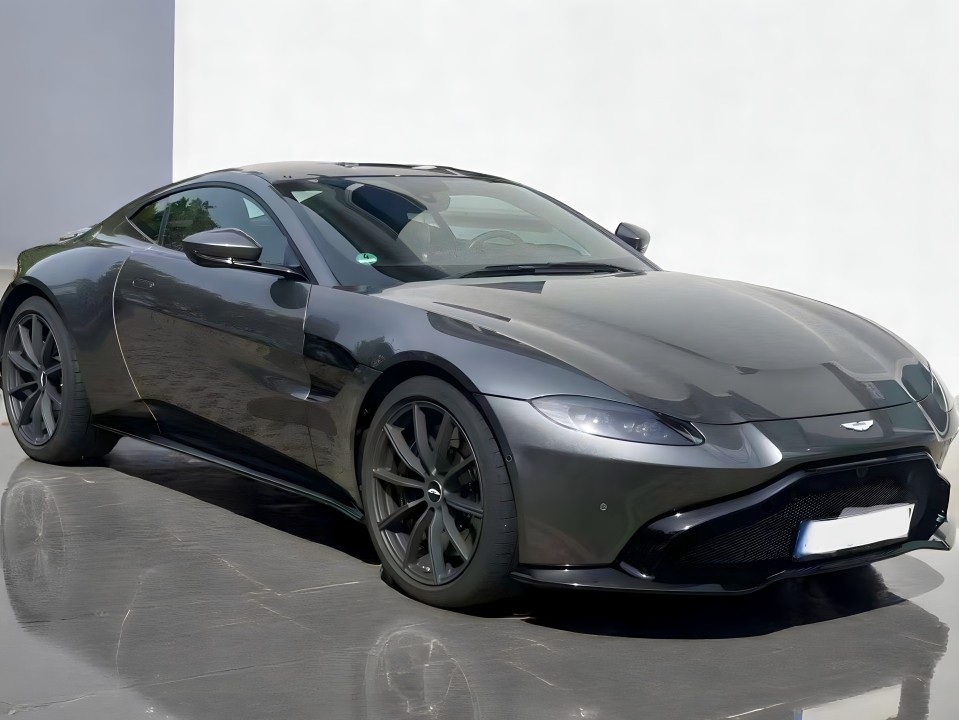 Aston Martin Vantage V8