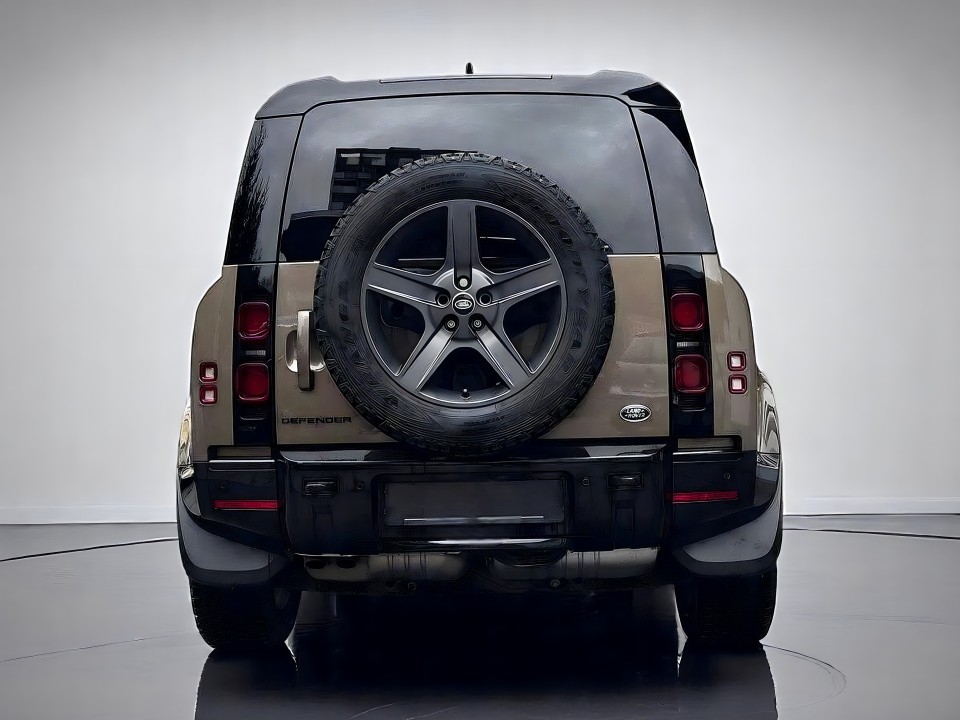 Land Rover Defender X-Dynamic SE (4)