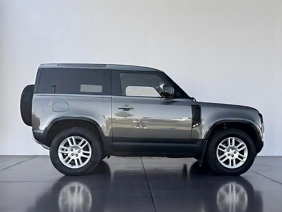 Land Rover Defender S (2)