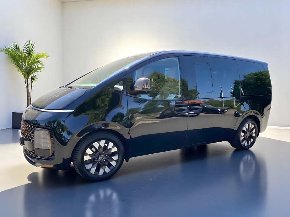 Hyundai STARIA Signature 2.2 CRDi (2)