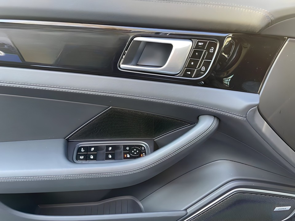 Porsche Panamera 4S - foto 26