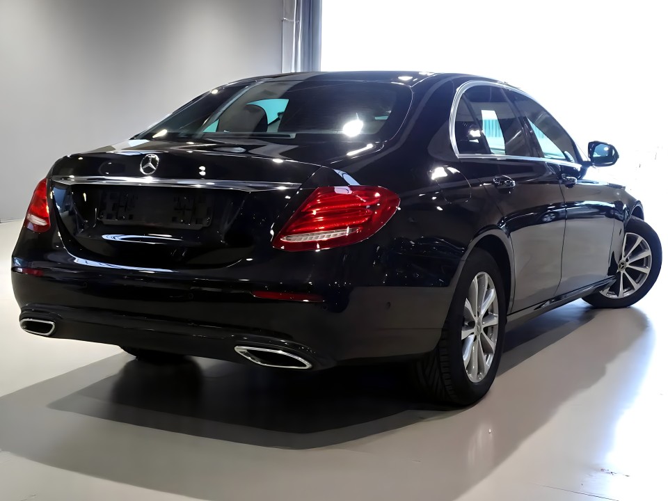 Mercedes-Benz E 200d Avantgarde (4)