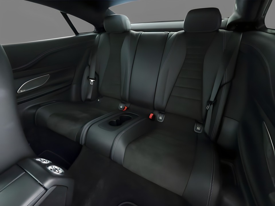 Mercedes-Benz E 200 Coupe AMG Line - foto 18