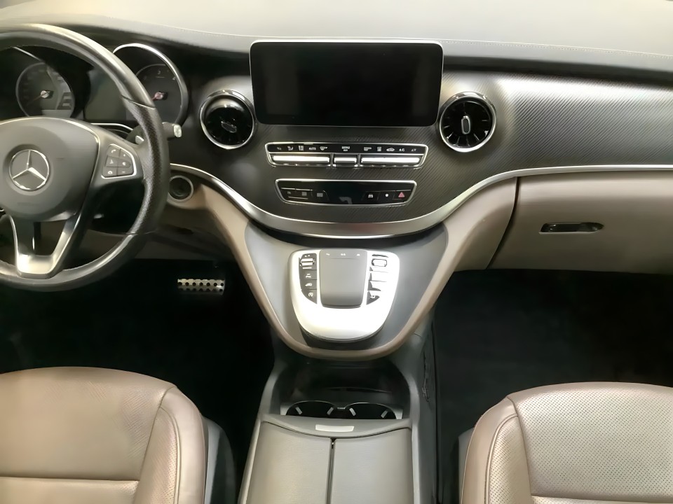 Mercedes-Benz V 300d AMG Avantgarde - foto 9