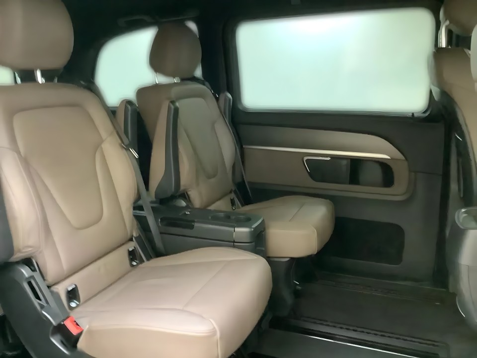Mercedes-Benz V 300d AMG Avantgarde - foto 8