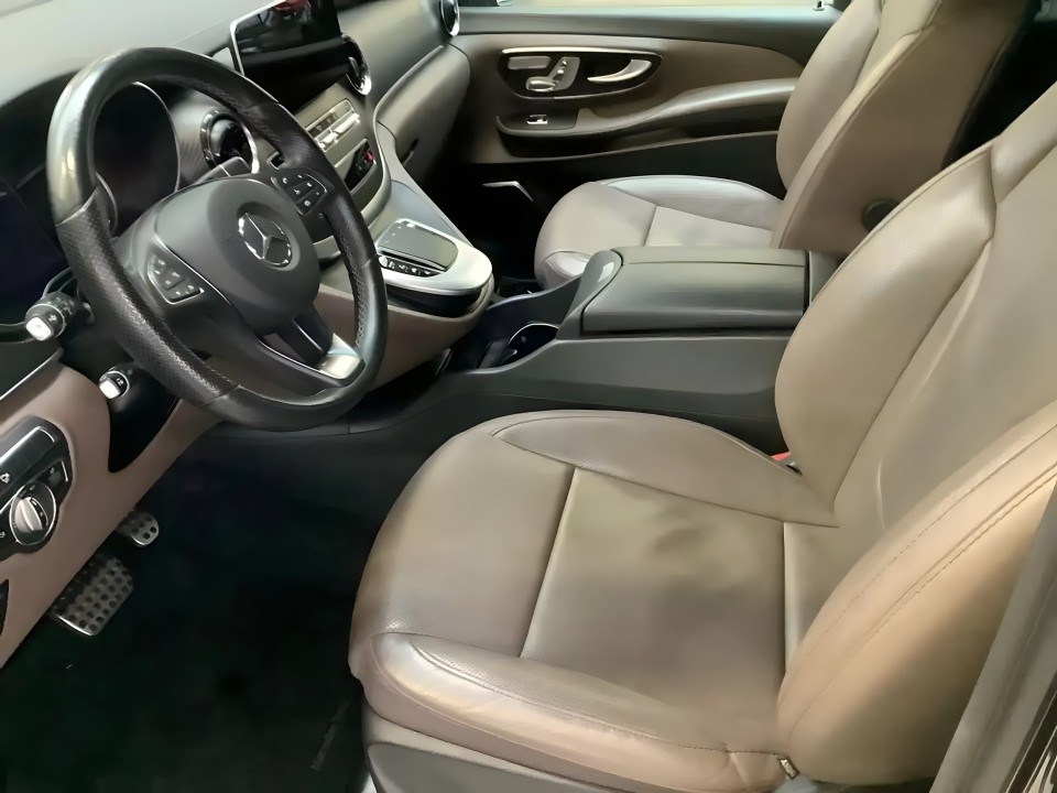 Mercedes-Benz V 300d AMG Avantgarde (5)