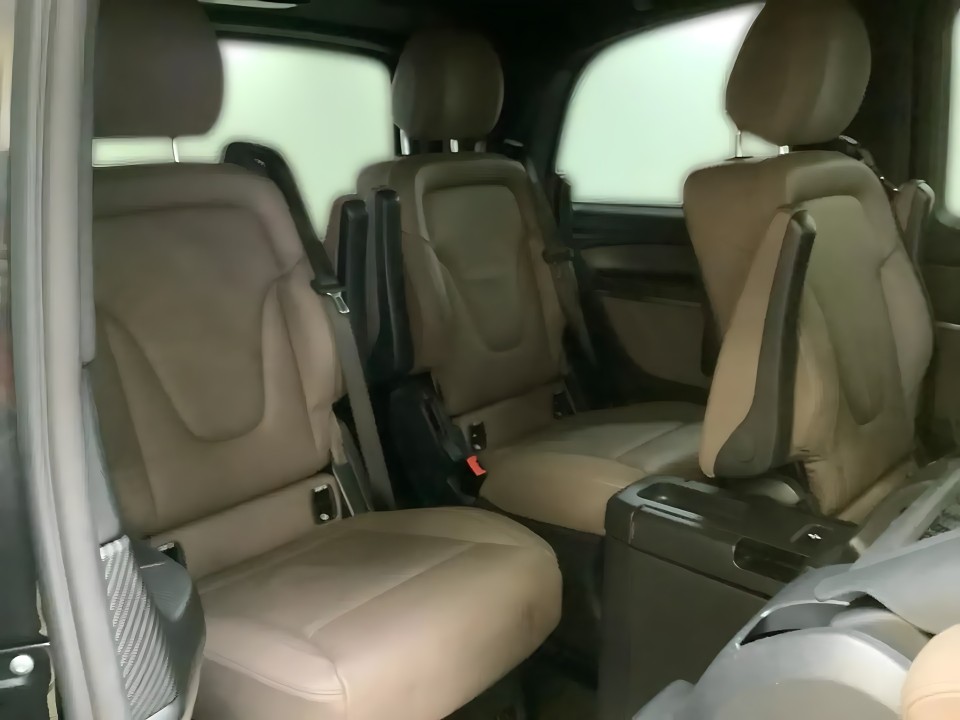 Mercedes-Benz V 300d AMG Avantgarde - foto 7
