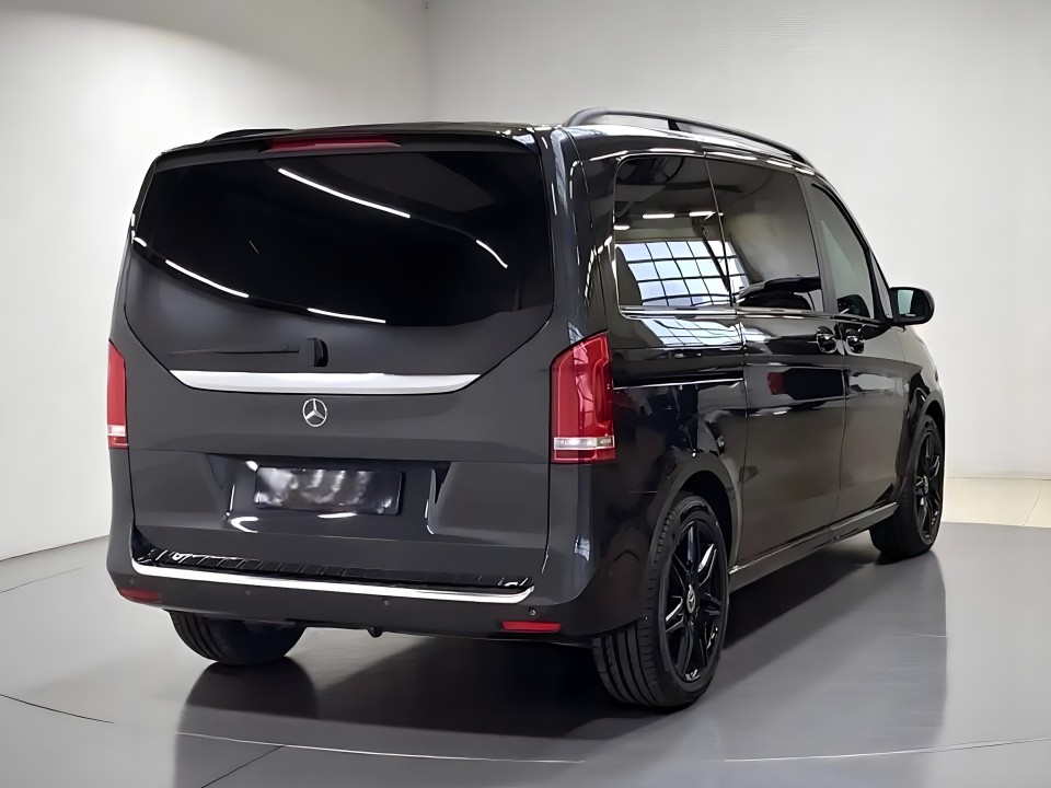 Mercedes-Benz V 300d AMG Avantgarde (2)