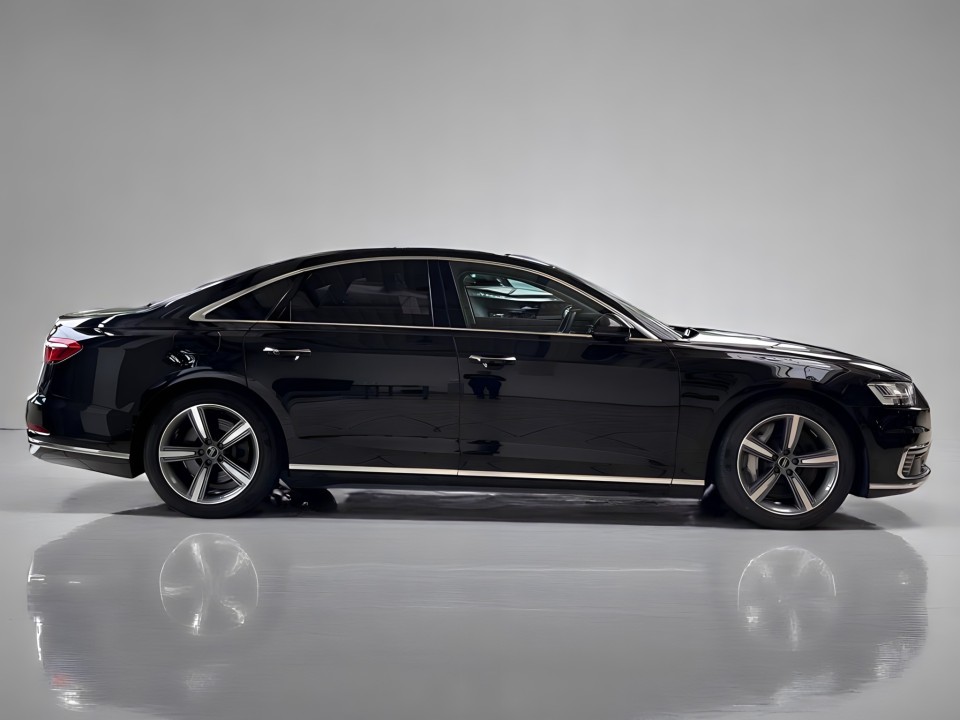 Audi A8 60TFSIe Quattro (2)