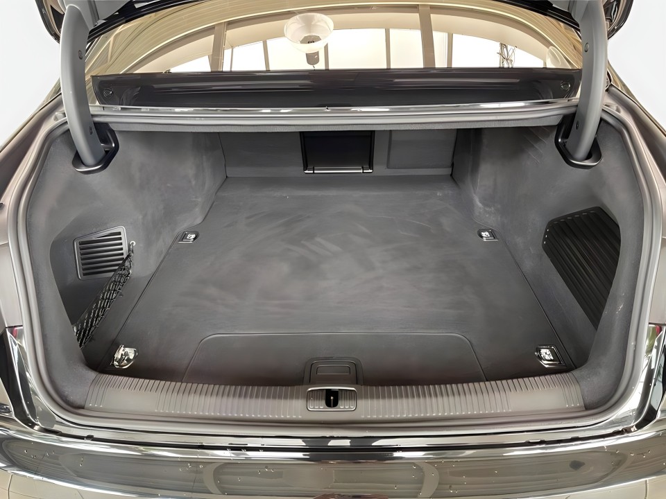 Audi A8 60TFSIe Quattro - foto 17