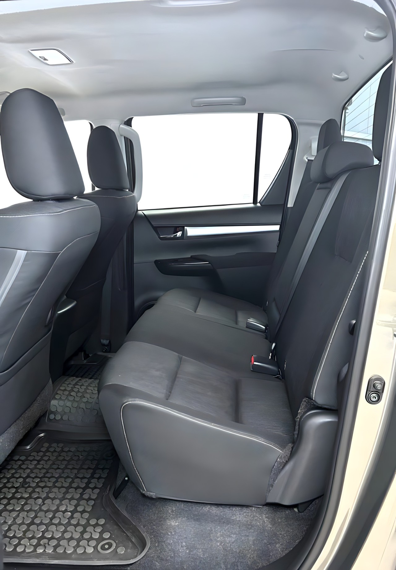 Toyota Hilux 2.8 D-4D - foto 18
