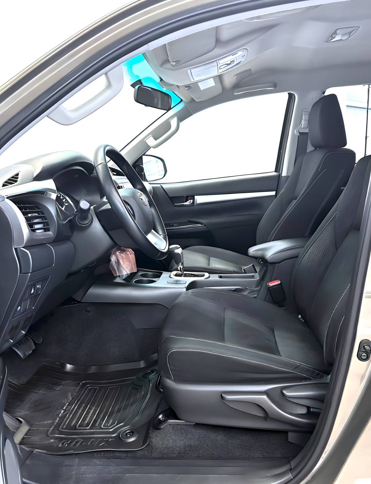 Toyota Hilux 2.8 D-4D - foto 13