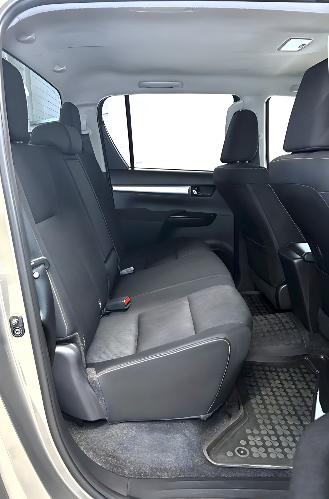 Toyota Hilux 2.8 D-4D - foto 19