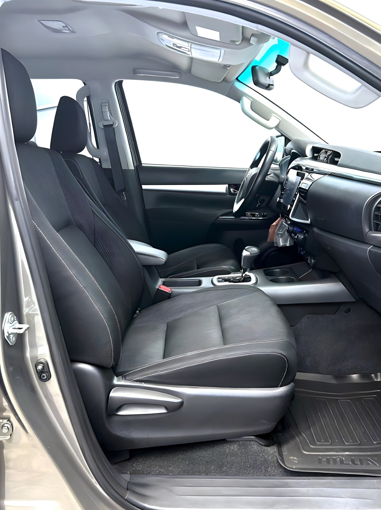 Toyota Hilux 2.8 D-4D - foto 16