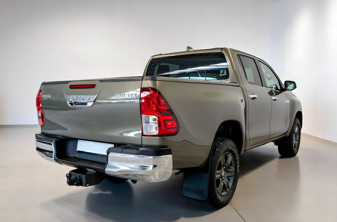Toyota Hilux 2.8 D-4D (4)