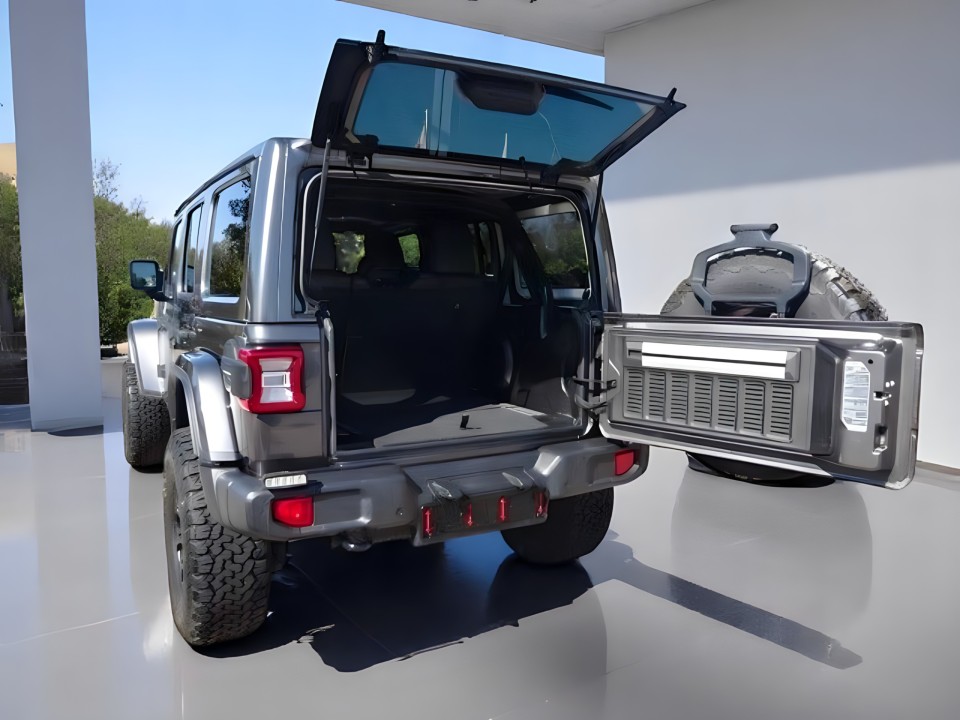 Jeep Wrangler Unlimited Sahara - foto 16