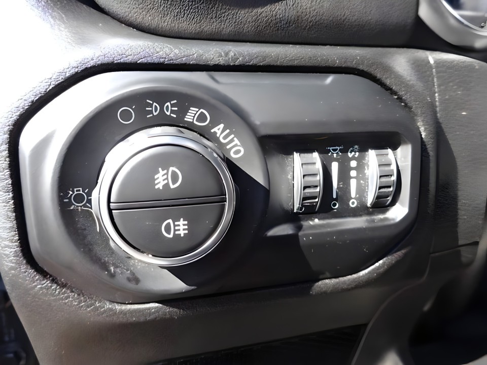 Jeep Wrangler Unlimited Sahara - foto 13