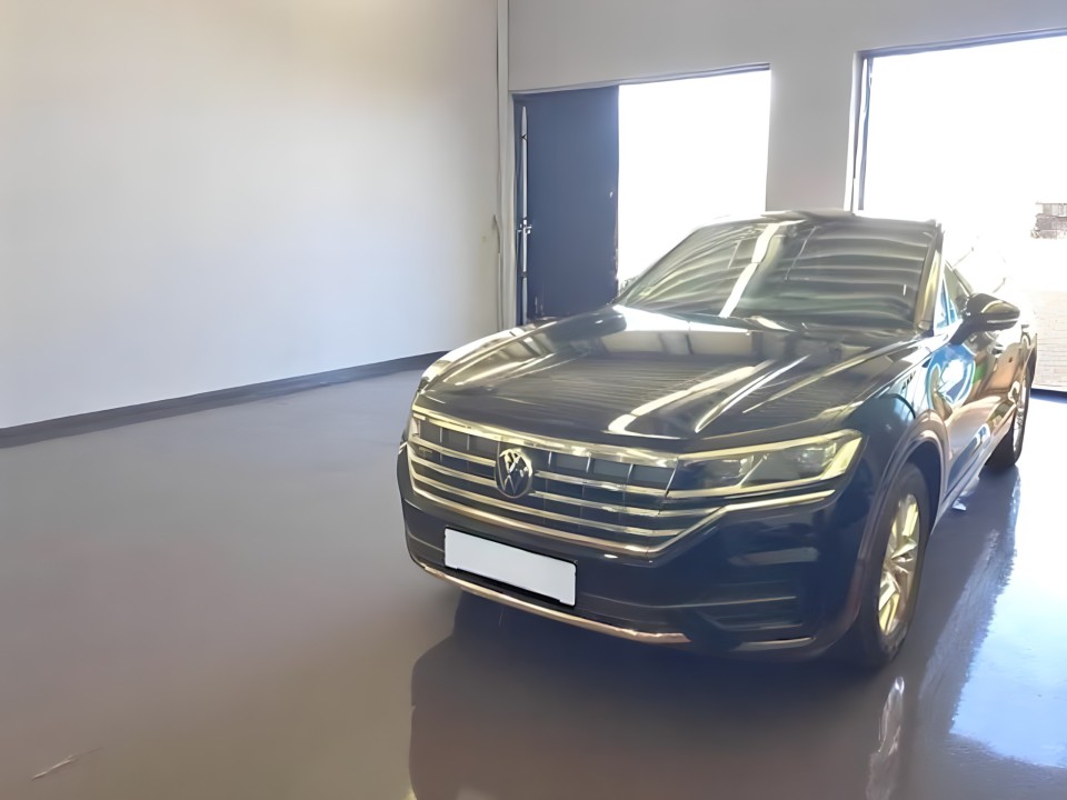 Volkswagen Touareg 3.0 R-Line (1)