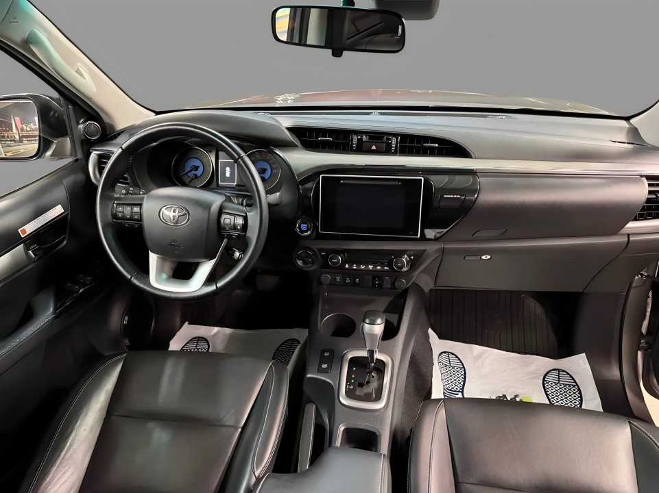Toyota Hilux - foto 12