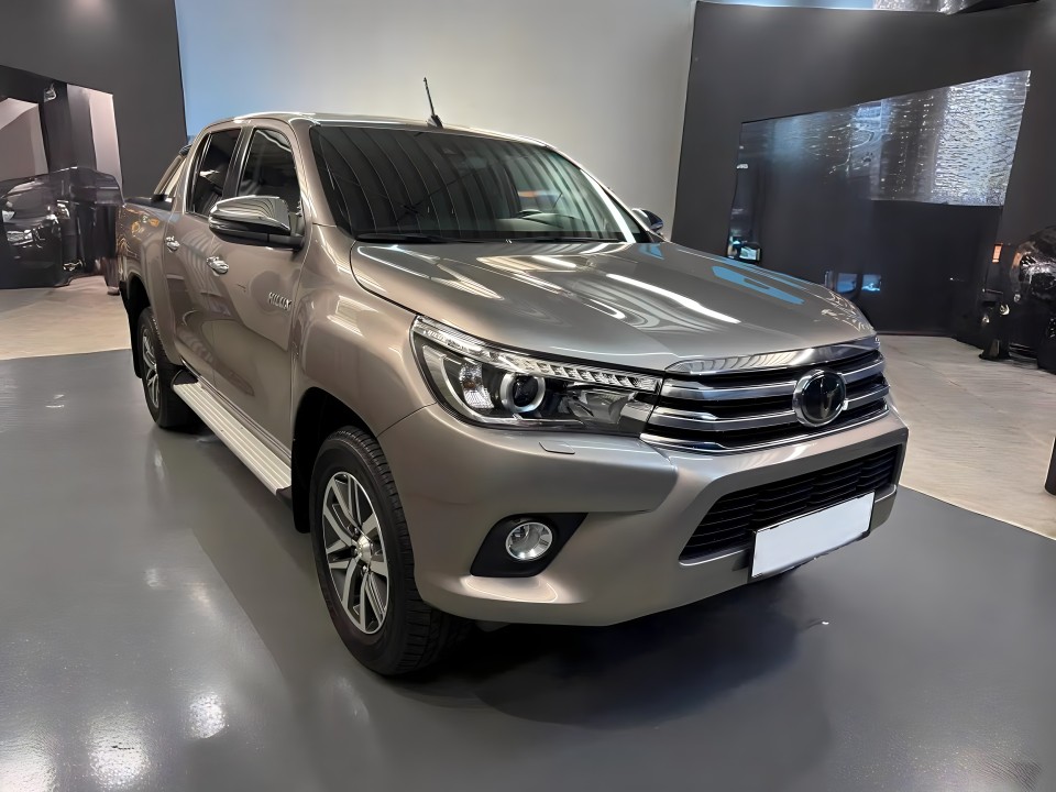 Toyota Hilux (1)