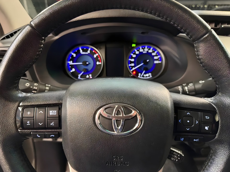 Toyota Hilux - foto 15