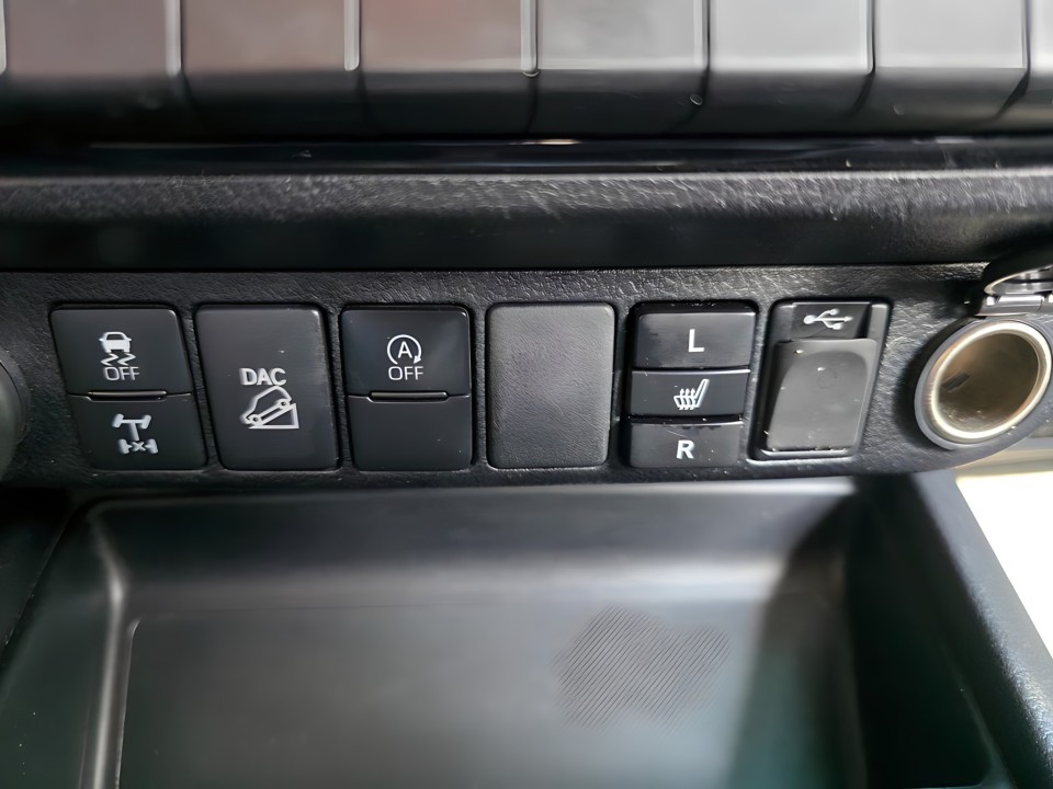 Toyota Hilux 4x4 Executive - foto 15