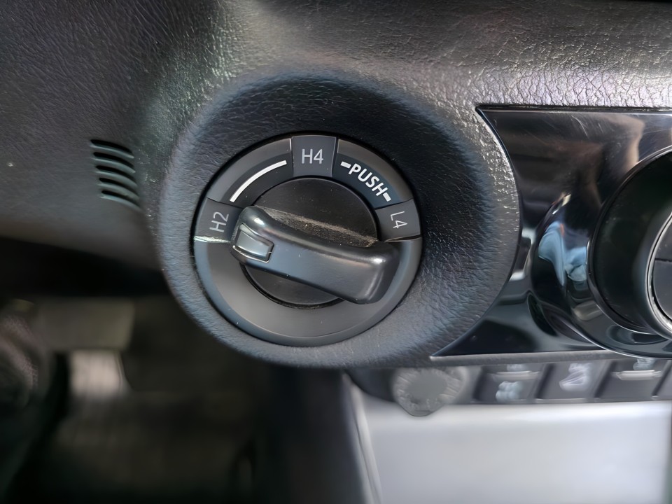 Toyota Hilux 4x4 Executive - foto 16