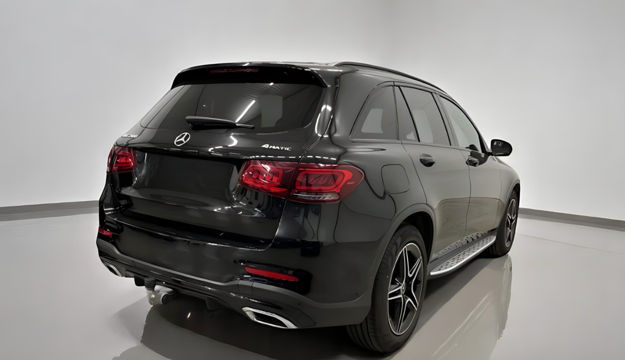 Mercedes-Benz GLC 200 4MATIC AMG (5)