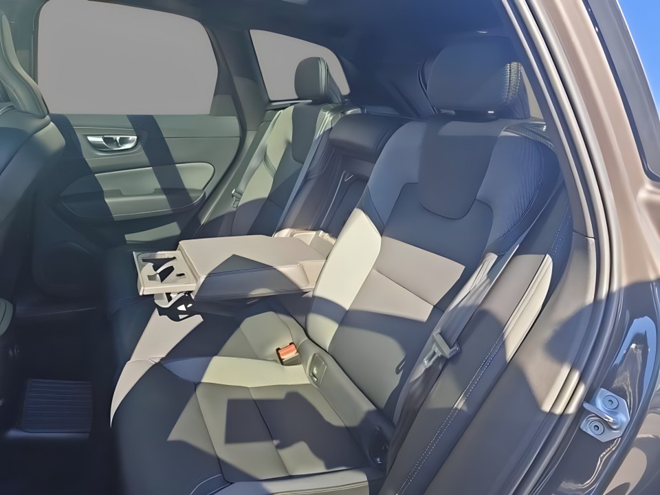 Volvo XC 60 T8 AWD Recharge R Design - foto 8