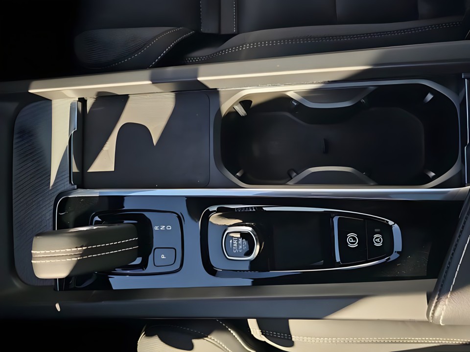Volvo XC 60 T8 AWD Recharge R Design - foto 15