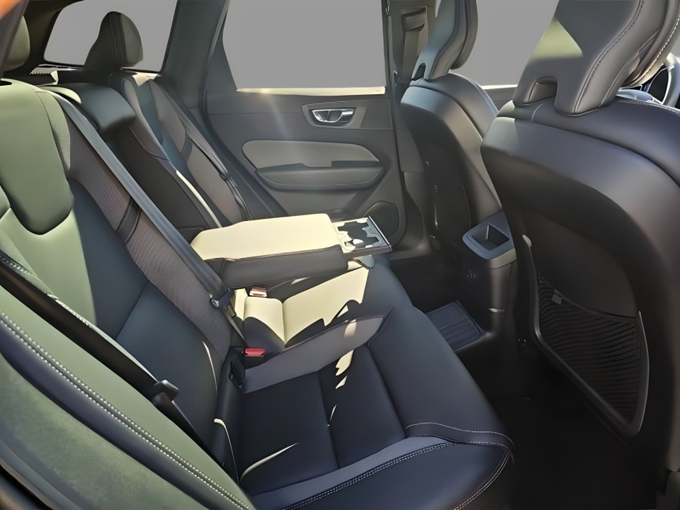 Volvo XC 60 T8 AWD Recharge R Design - foto 11