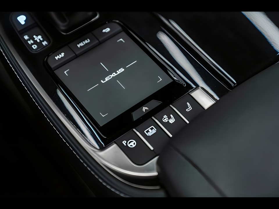 Lexus LS500H Superior - foto 15