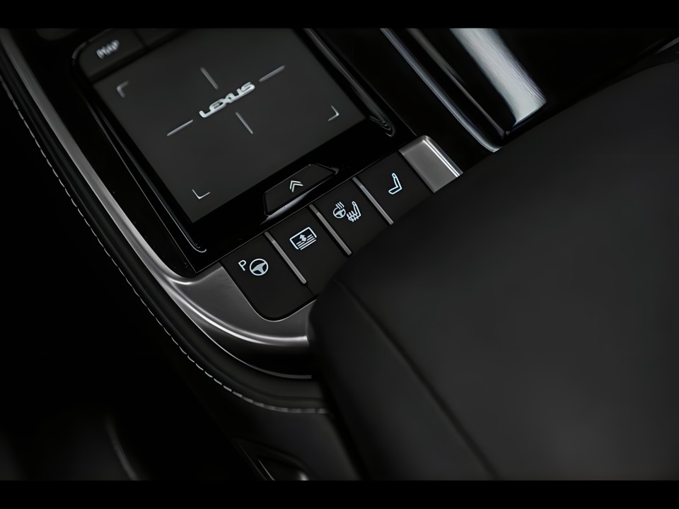 Lexus LS500H Superior - foto 18