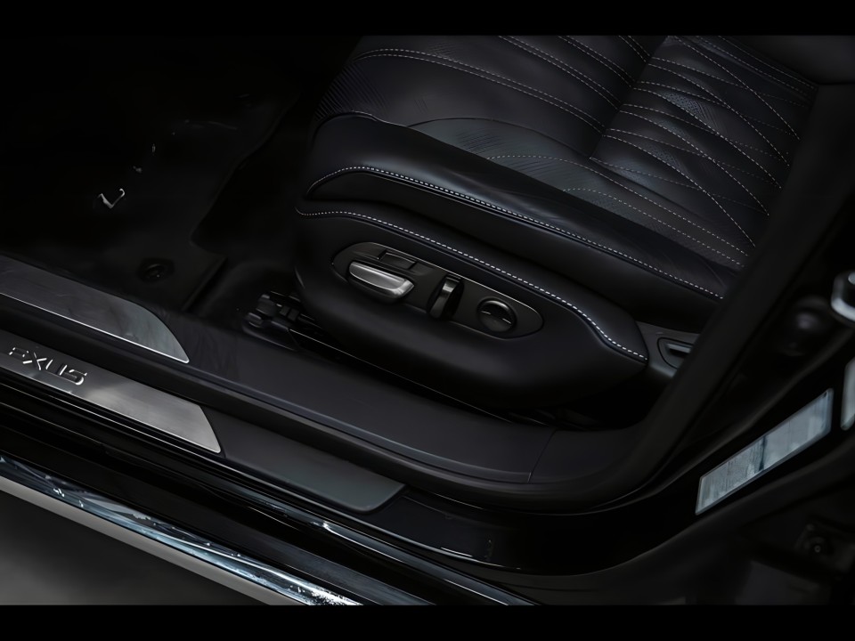 Lexus LS500H Superior - foto 31