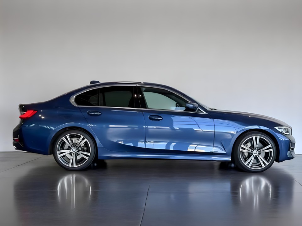 BMW Seria 3 BMW 330i Limousina Luxury Line (2)